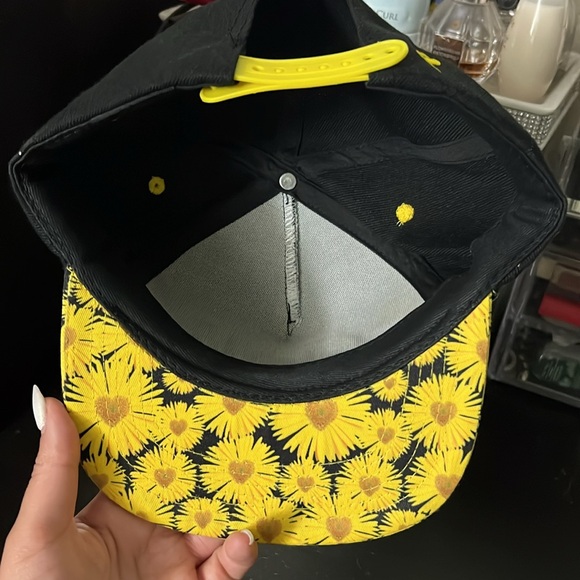 EDC Insomniac Electric Daisy Carnival Snapback Hat Cap Rare Yellow Heart Sunflow - Picture 4 of 6